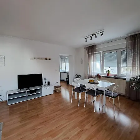 Charming Center ツェリェ