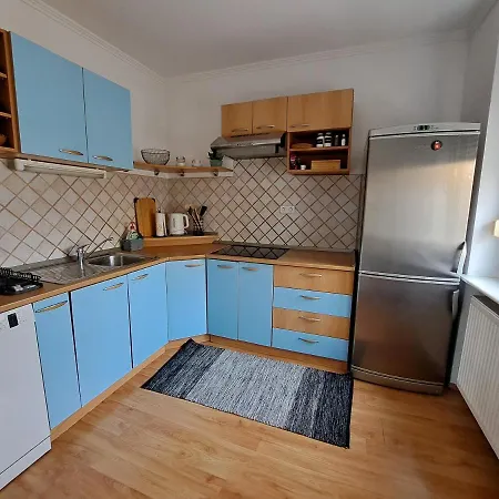 Charming Center Апартаменты Целе